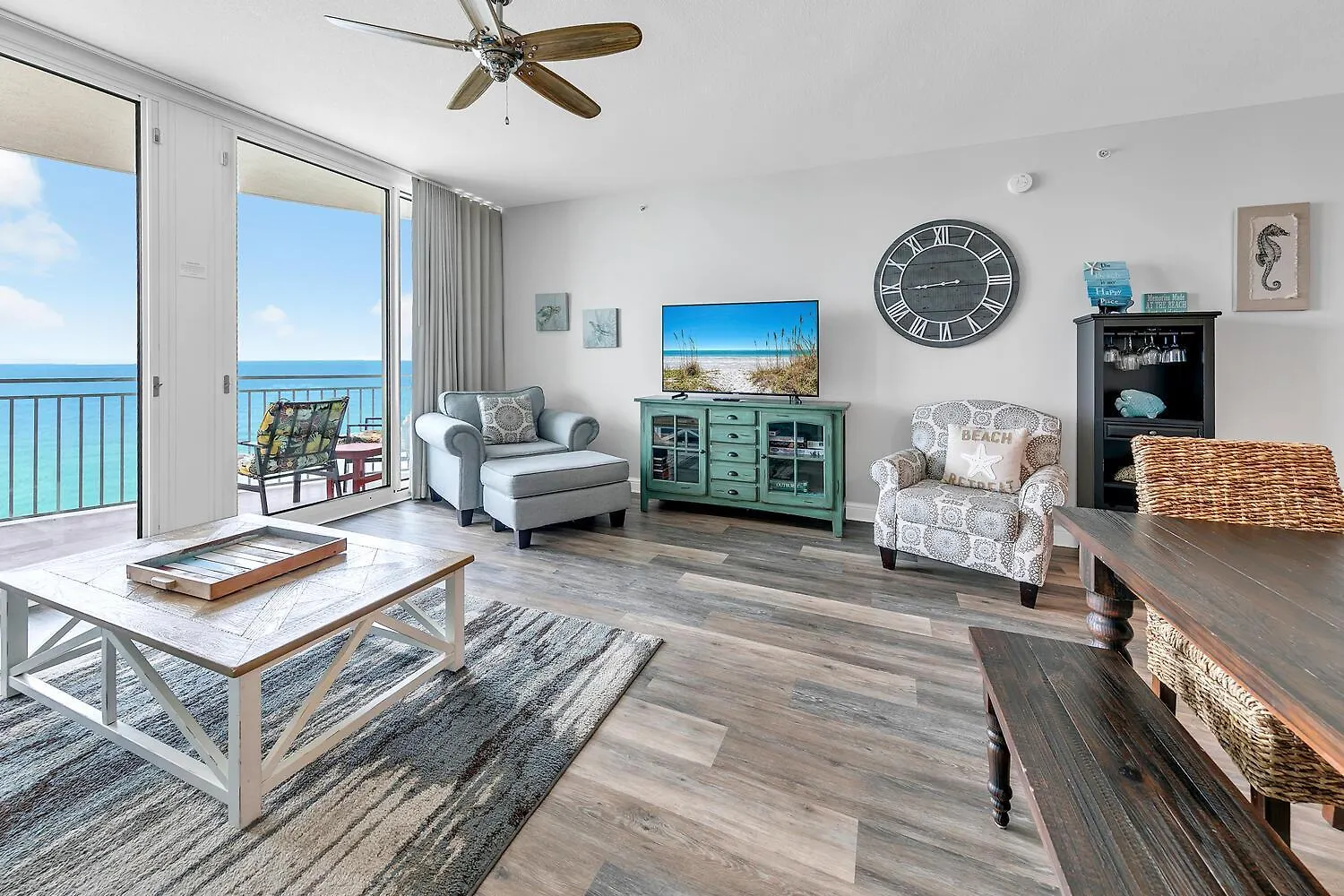 Aqua Resort 905 By Emerald Coast Retreats Panama City Beach